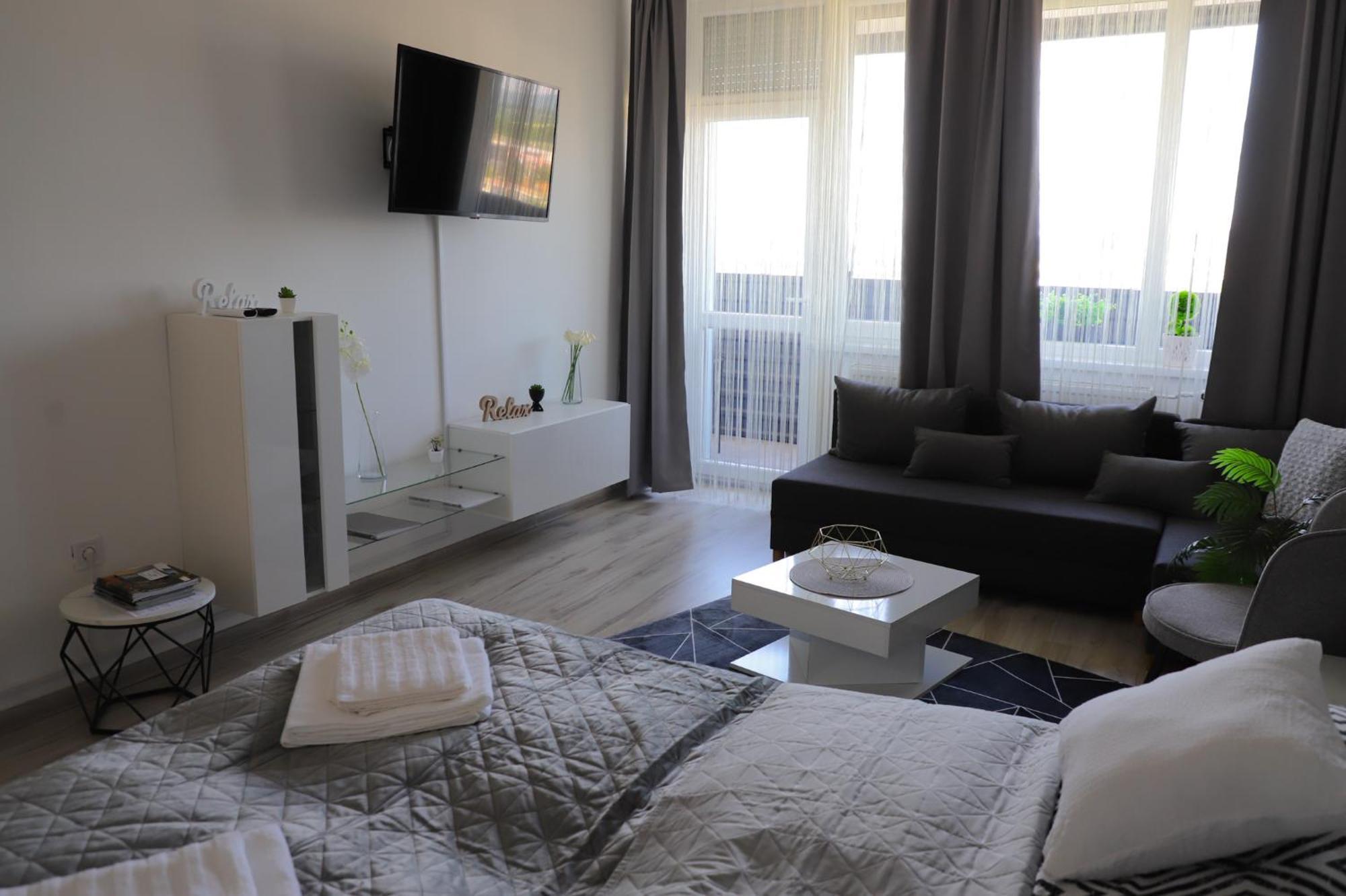 Ueveghid Apartman Шаторальяуйхей Экстерьер фото