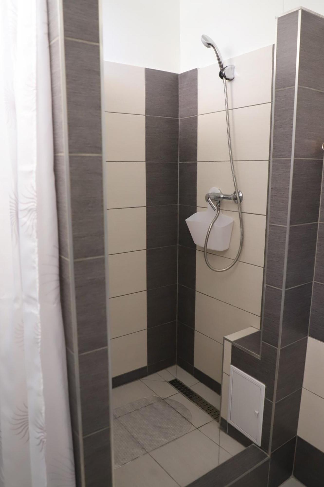 Ueveghid Apartman Шаторальяуйхей Экстерьер фото