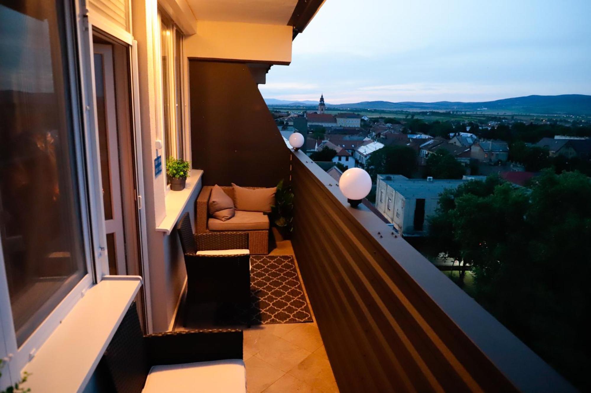 Ueveghid Apartman Шаторальяуйхей Экстерьер фото